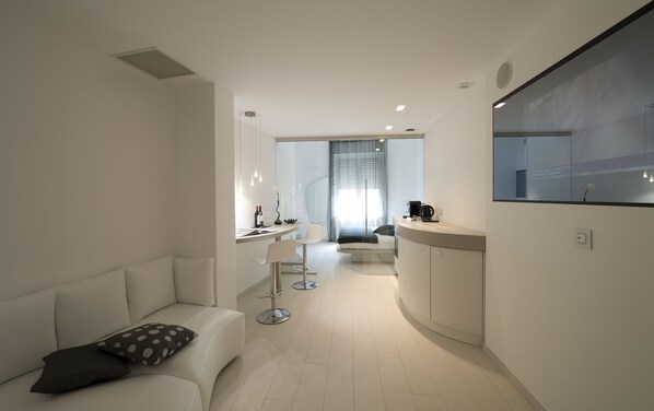 Apartamento luxo | Cozinha privada | Micro-ondas, cooktop, máquina de café expresso, cafeteira/chaleira