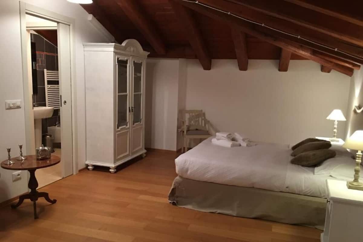 Superior Room | 1 bedroom, individually furnished, desk, laptop workspace