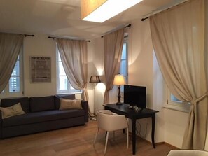 Flat-screen TV, heated floors