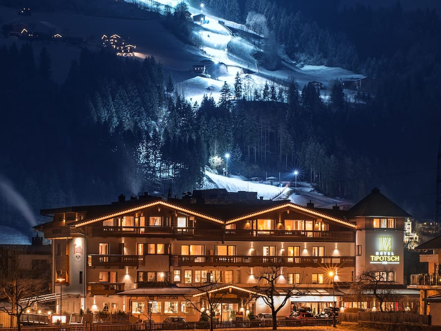 Mặt tiền nơi lưu trú - ban đêm