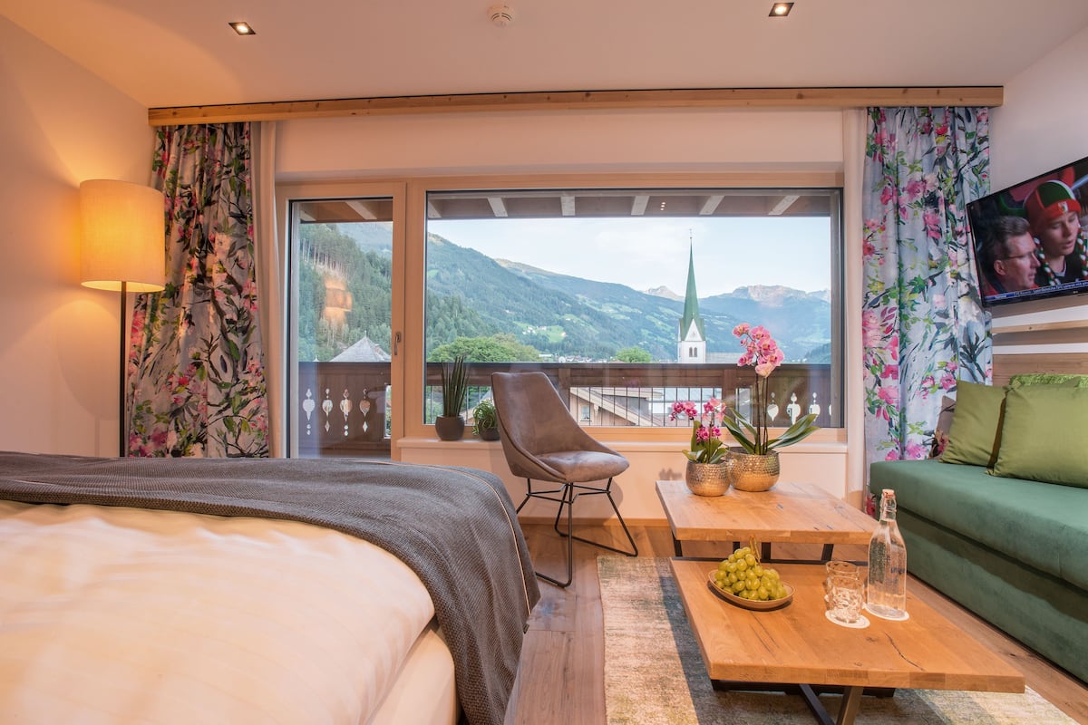 Panorama tweepersoonskamer | Luxe beddengoed, een bureau, gratis wifi, beddengoed