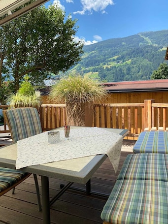 Terraza o patio. Hotel Tipotsch
