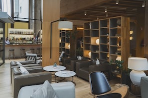Coin salon dans le hall