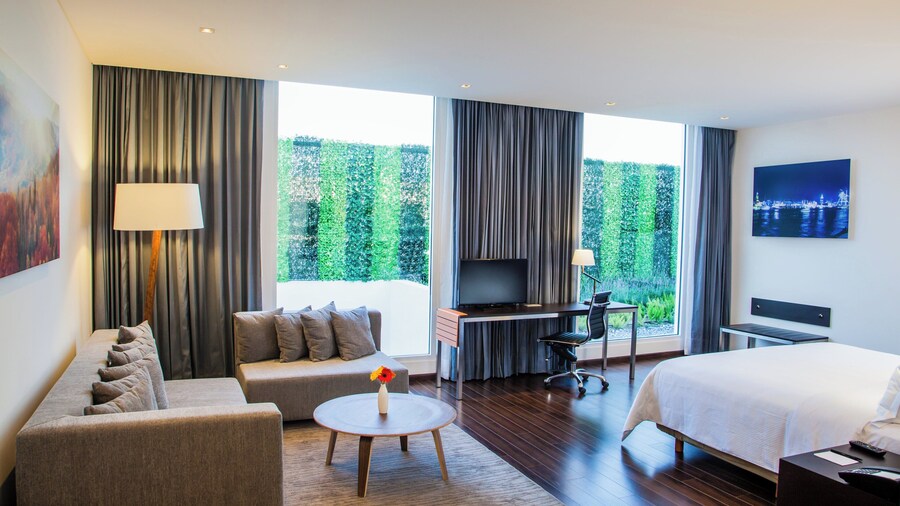 Fiesta Inn Plaza Central Aeropuerto