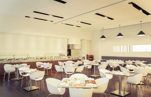 Daily buffet breakfast (USD 18 per person) - Fiesta Inn Plaza Central Aeropuerto (Mexico City)