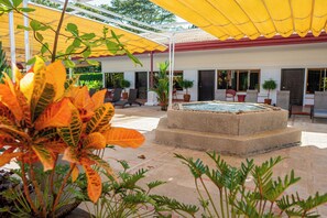 Outdoor spa tub - Hotel Costa Pacífica (Parrita)