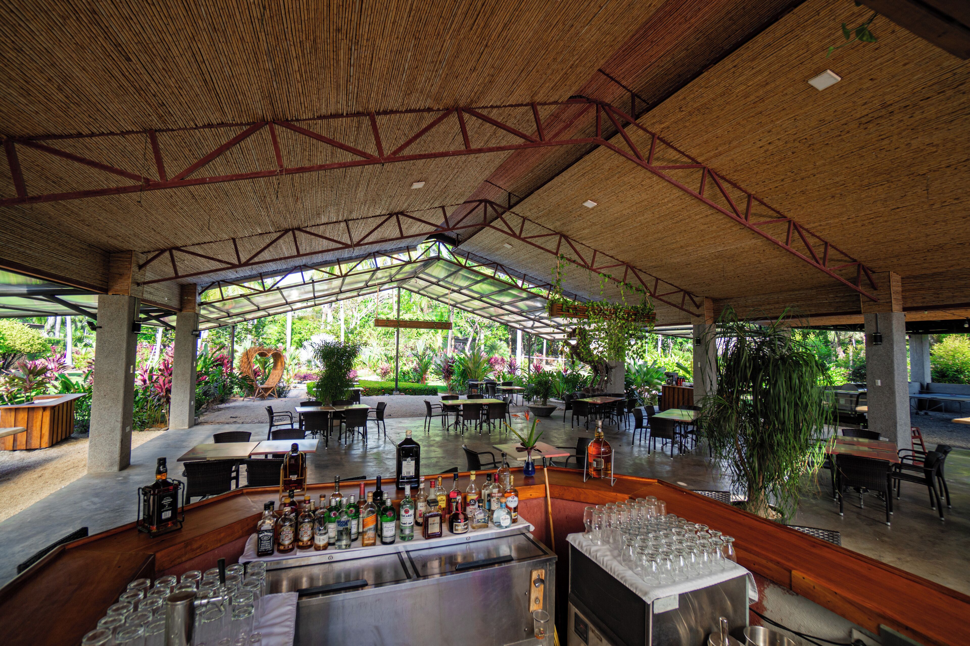 breakfast, lunch, dinner served; international cuisine