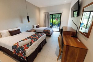 Espacio para trabajar con laptop, cortinas blackout y wifi gratis 