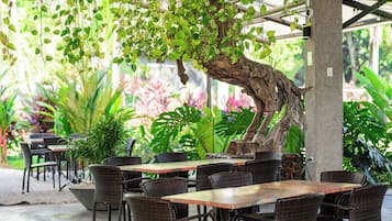Café da manhã, almoço e jantar