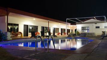 Pet Friendly Room | Tallelokero huoneessa, yksilöllisesti sisustettu