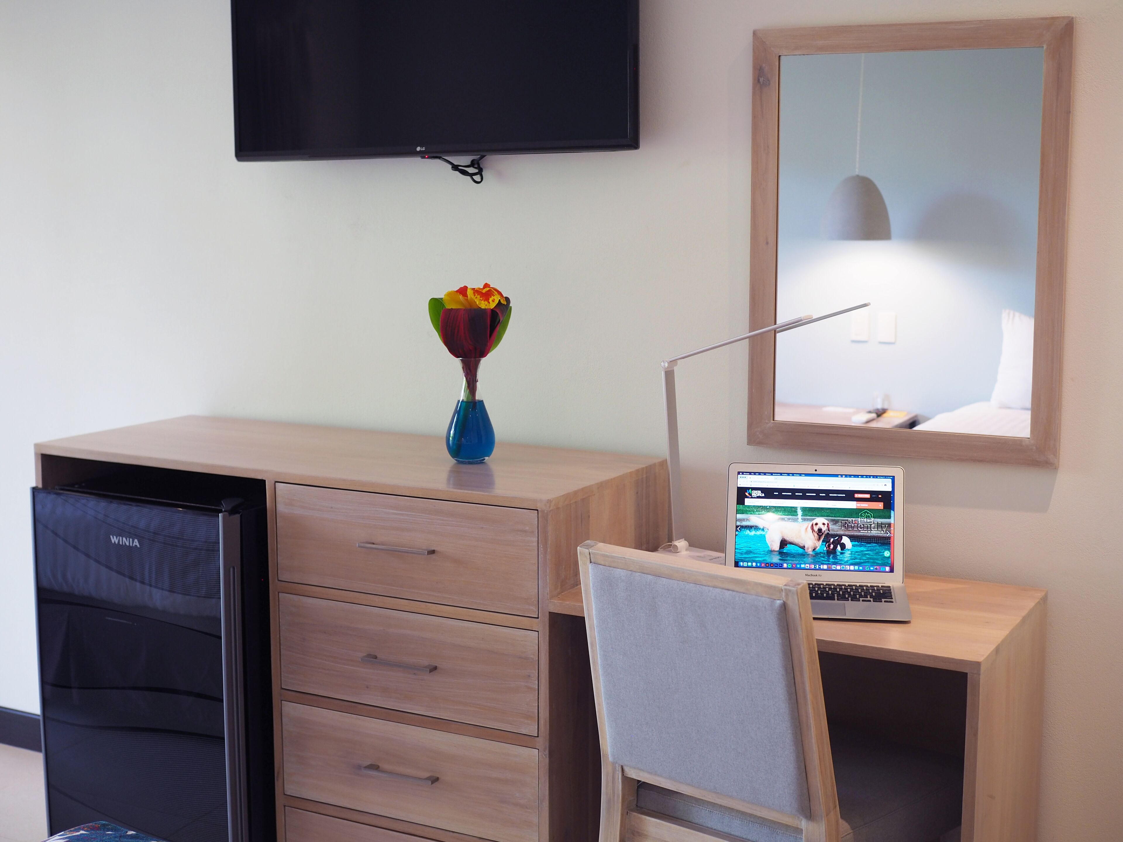 standard room, garden view | 1 bedroom, in-room safe, individually decorated, laptop workspace