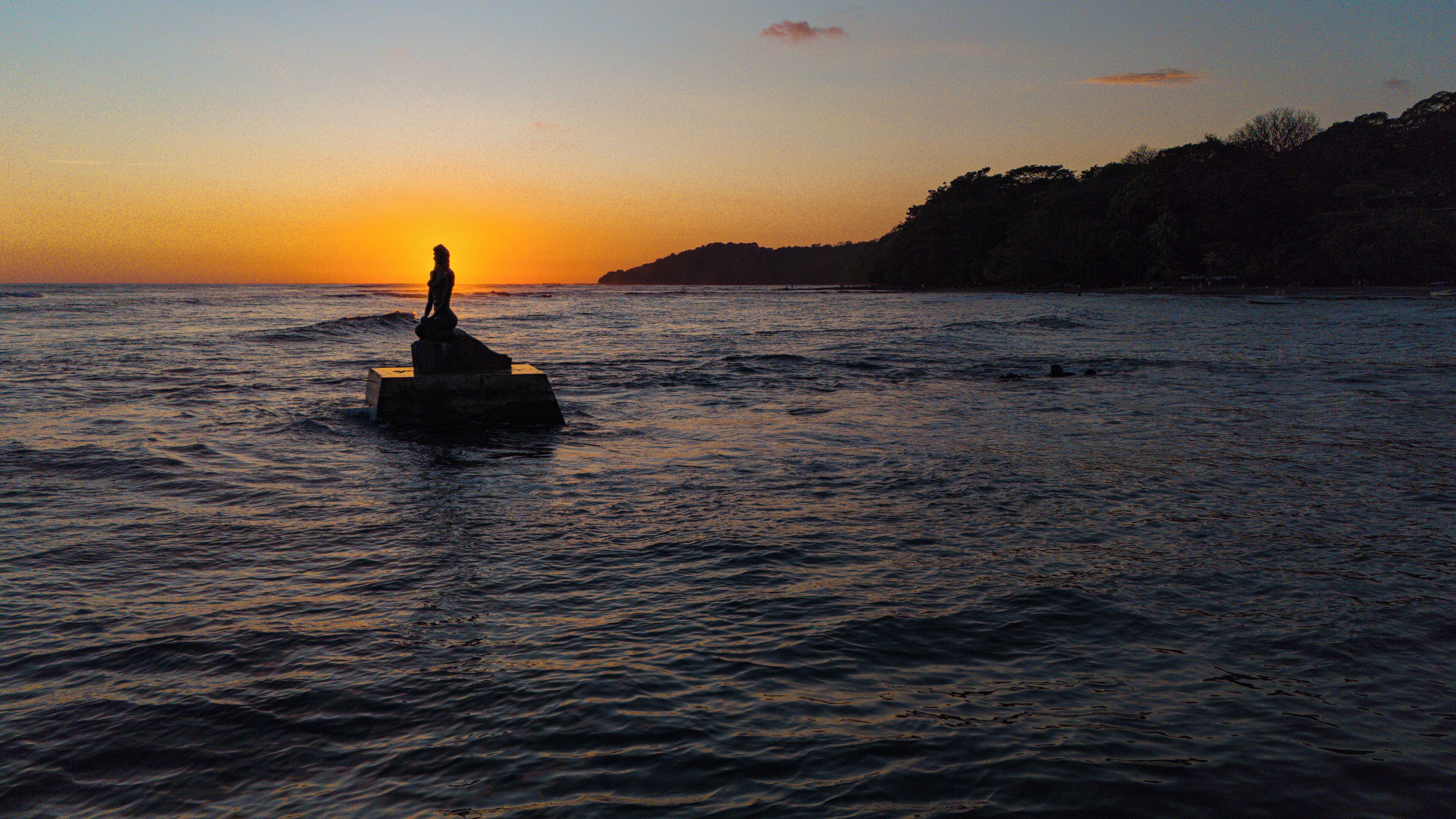 beach nearby, beach towels