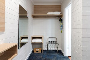 Colchones con pillow-top y espacio para trabajar con laptop 