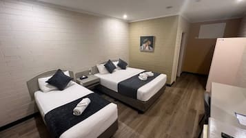 高級客房 (Twin) | 特厚豪華床墊、手提電腦工作空間、熨斗/熨衫板、免費 Wi-Fi