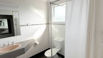 Standardzimmer (Queen) | Pillowtop-Betten, laptopgeeigneter Arbeitsplatz, Bügeleisen/Bügelbrett