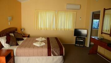 1 habitación, tabla de planchar con plancha, wifi gratis y ropa de cama