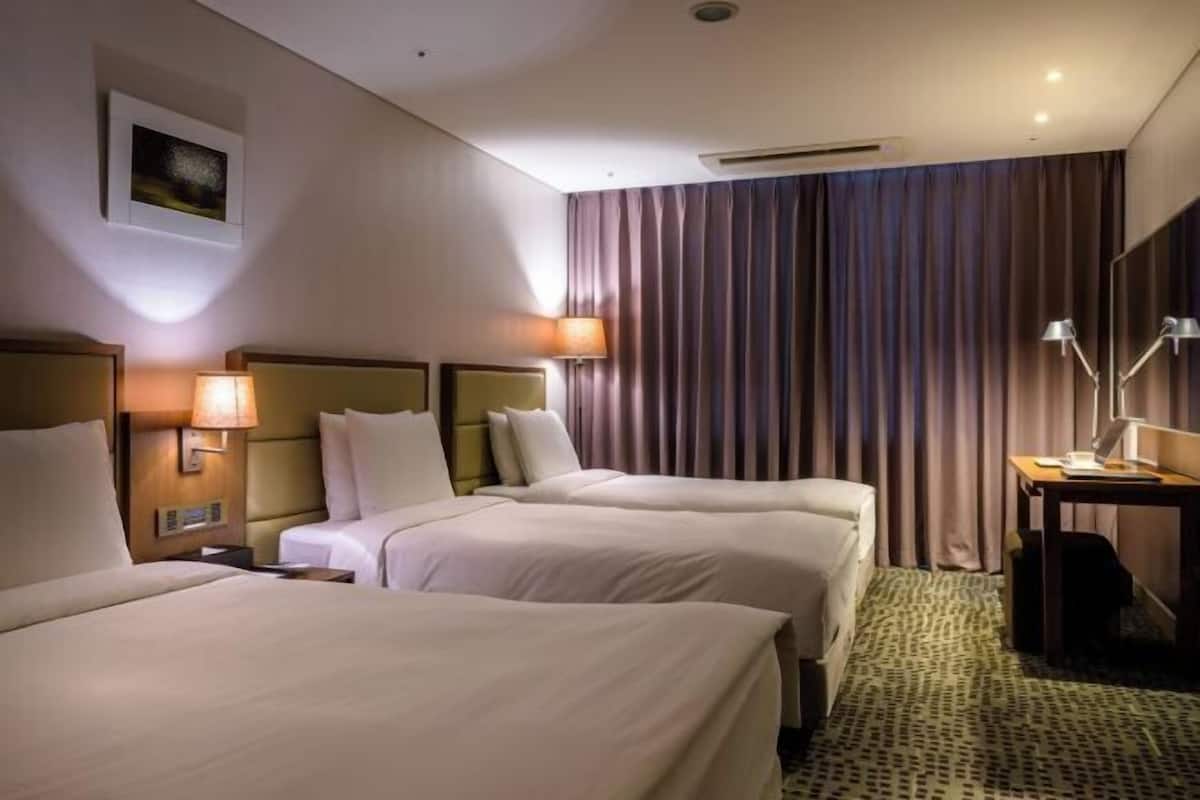 1 Schlafzimmer, hochwertige Bettwaren, Daunenbettdecken, Zimmersafe