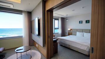 Suite Club, 1 habitación, vistas al mar | Ropa de cama de alta calidad, edredones de plumas, caja fuerte
