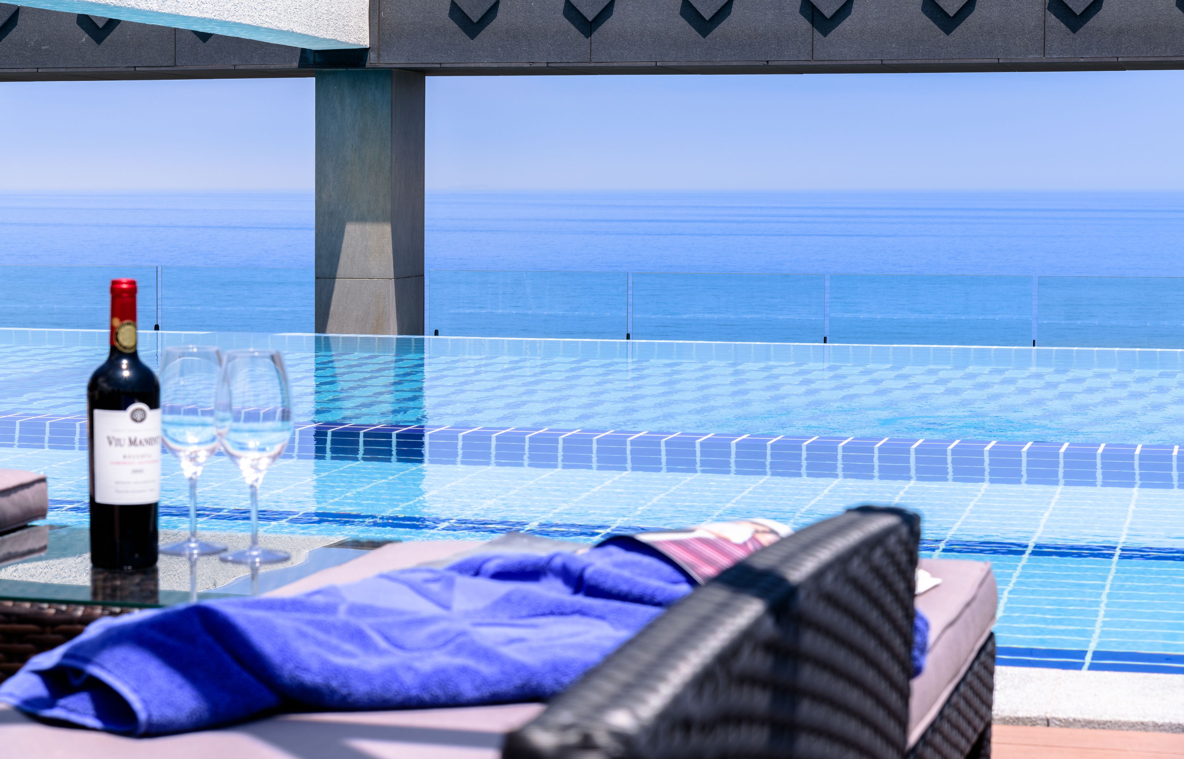 outdoor pool, open 11:00 am to 10:00 pm, pool cabanas (surcharge)