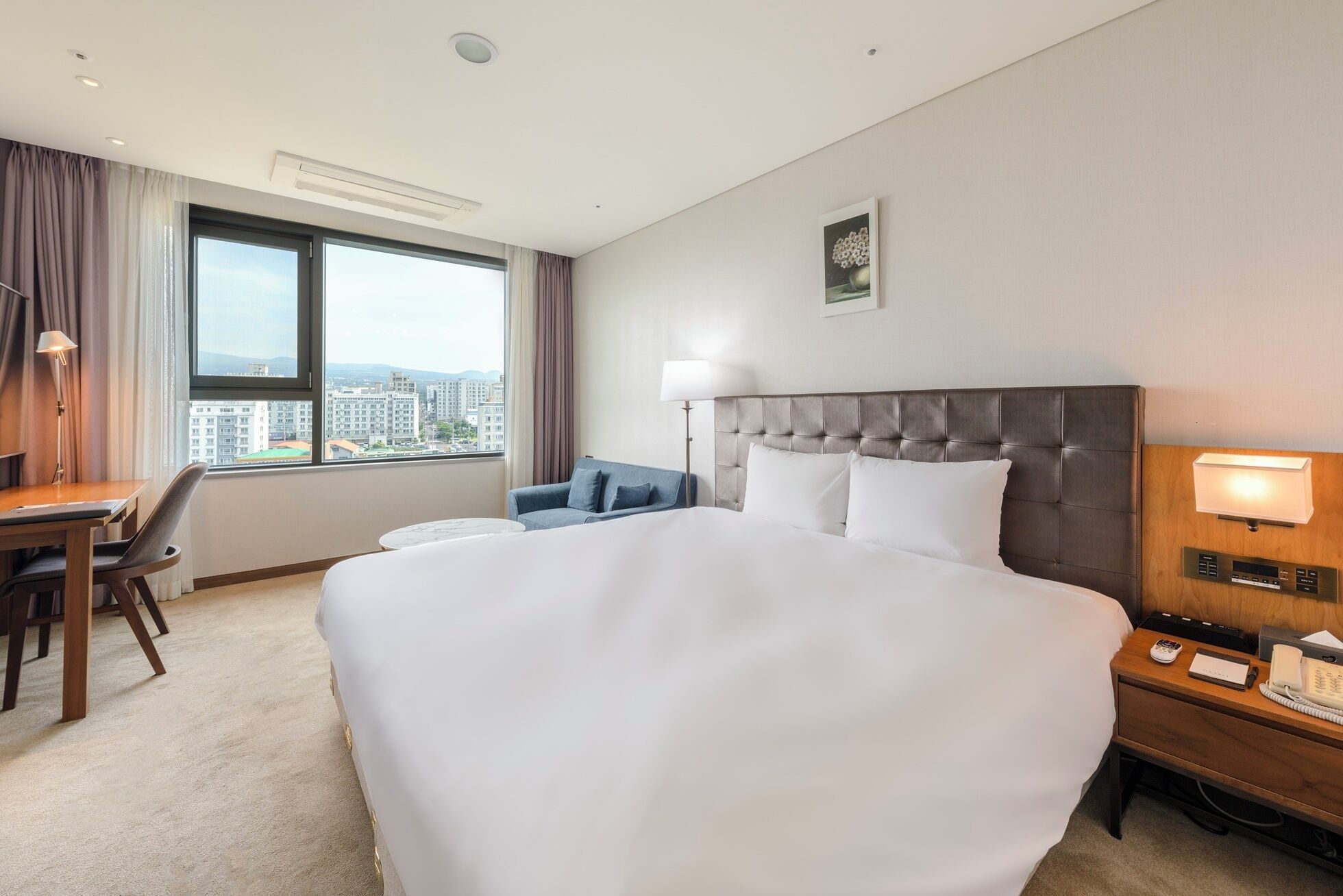 Club Lounge, City View