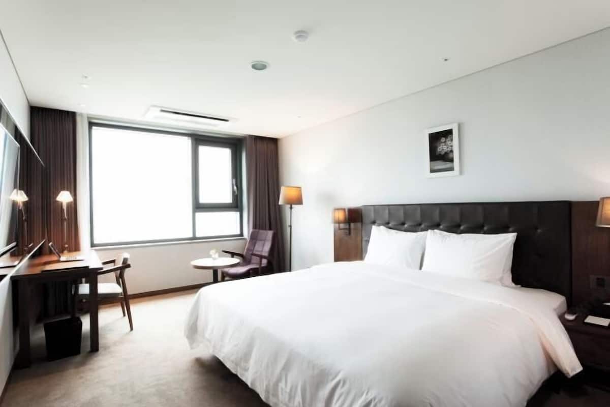 1 Schlafzimmer, hochwertige Bettwaren, Daunenbettdecken, Zimmersafe