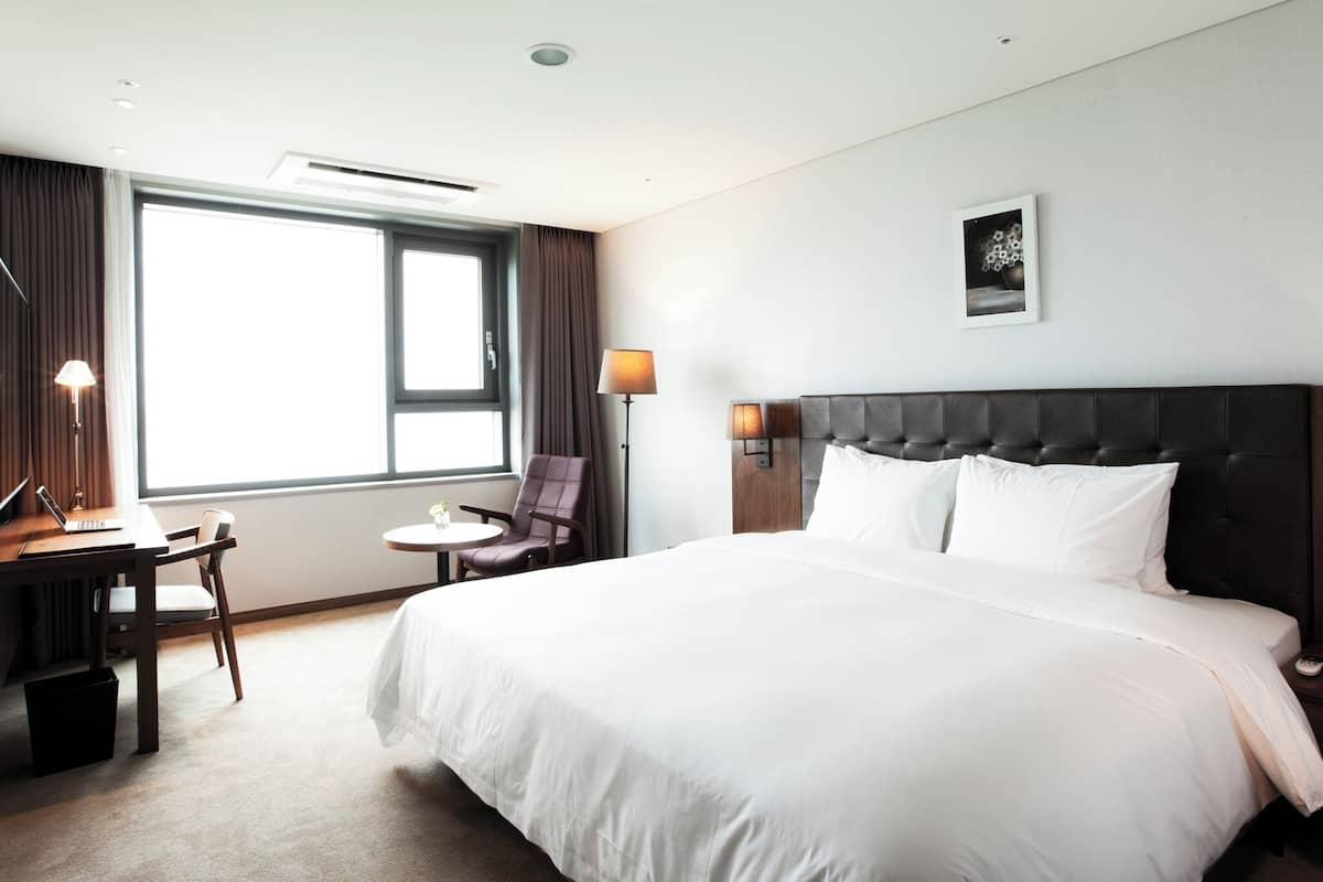 Deluxe-Doppelzimmer, Stadtblick | 1 Schlafzimmer, hochwertige Bettwaren, Daunenbettdecken, Zimmersafe