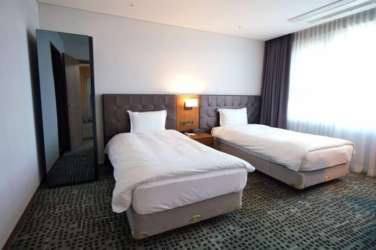 1 Schlafzimmer, hochwertige Bettwaren, Daunenbettdecken, Zimmersafe