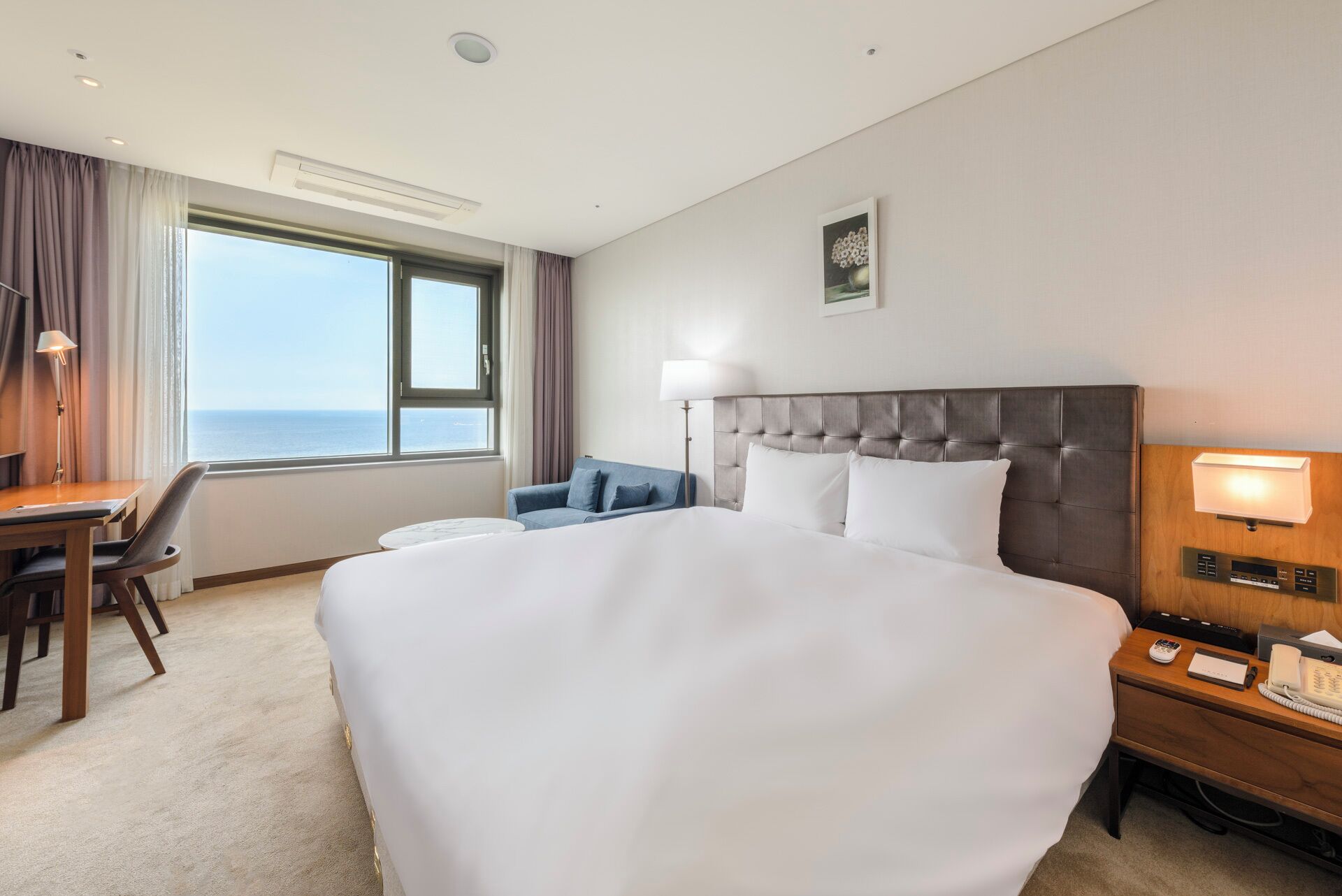 Club Lounge, Ocean View | Ropa de cama de alta calidad, edredones de plumas, caja fuerte