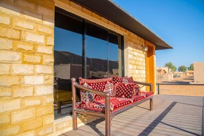 Luxury Cottage | Hypo-allergenic bedding, Select Comfort beds, free minibar, in-room safe