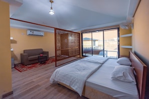 Hypo-allergenic bedding, Select Comfort beds, free minibar, in-room safe - Arabian Oryx Camp (Bidiya)