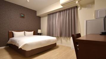 Premium Deluxe Double Room, Non-Smoking 12th Floor | Soundproofing, iron/ironing board, free WiFi, bed sheets