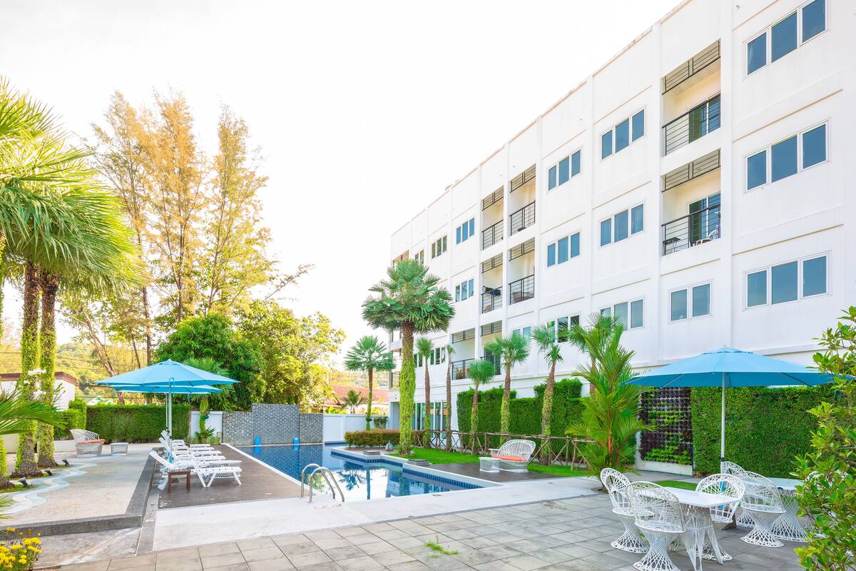 Premium Room, Balcony, Pool View | In-room safe, desk, blackout drapes, soundproofing