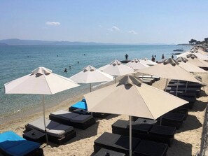 Aan het strand, ligstoelen aan het strand