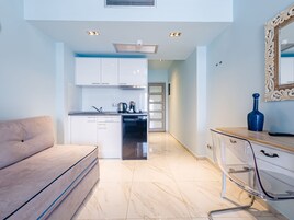 Ropa de cama de alta calidad y minibar 