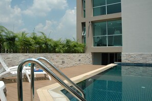 Outdoor pool - Bangkok Living (Bangkok)