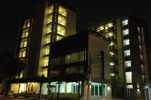 Front of property – evening/night - Bangkok Living (Bangkok)