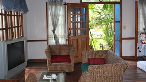 Unclassified image, 5 of 31, button - The Lotus Garden (Cahuita)