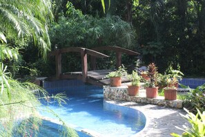 Kolam renang outdoor