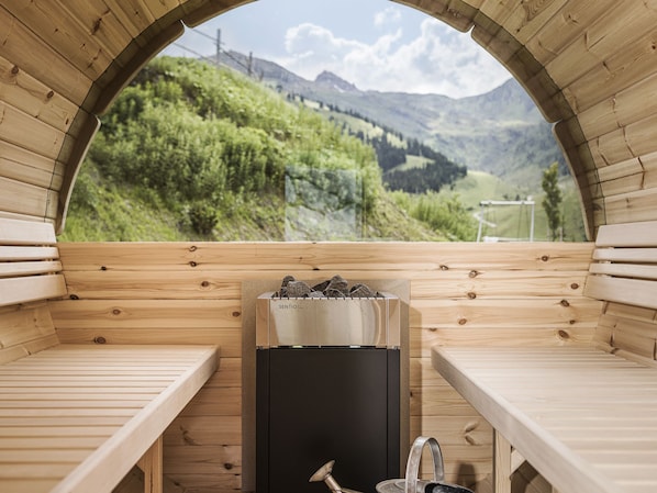Sauna, steam room