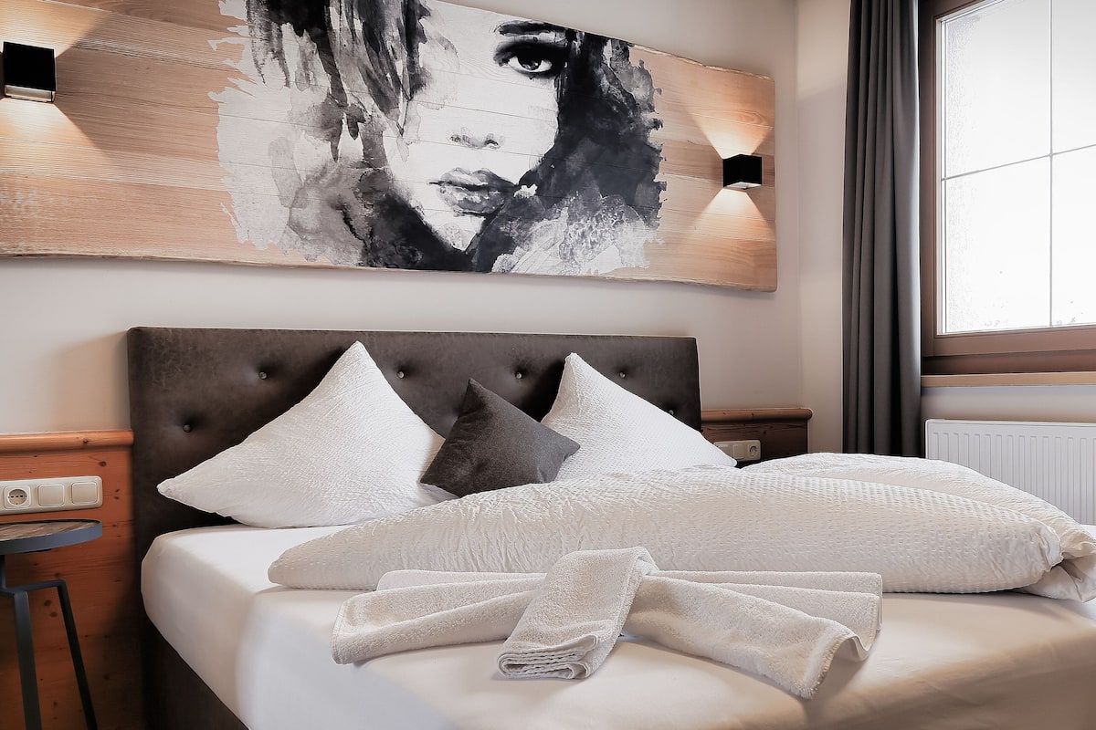 Apartment Friends XXL Nr. 24, 3 Bedrooms, Kitchenette | In-room safe, soundproofing, WiFi (free), bed sheets