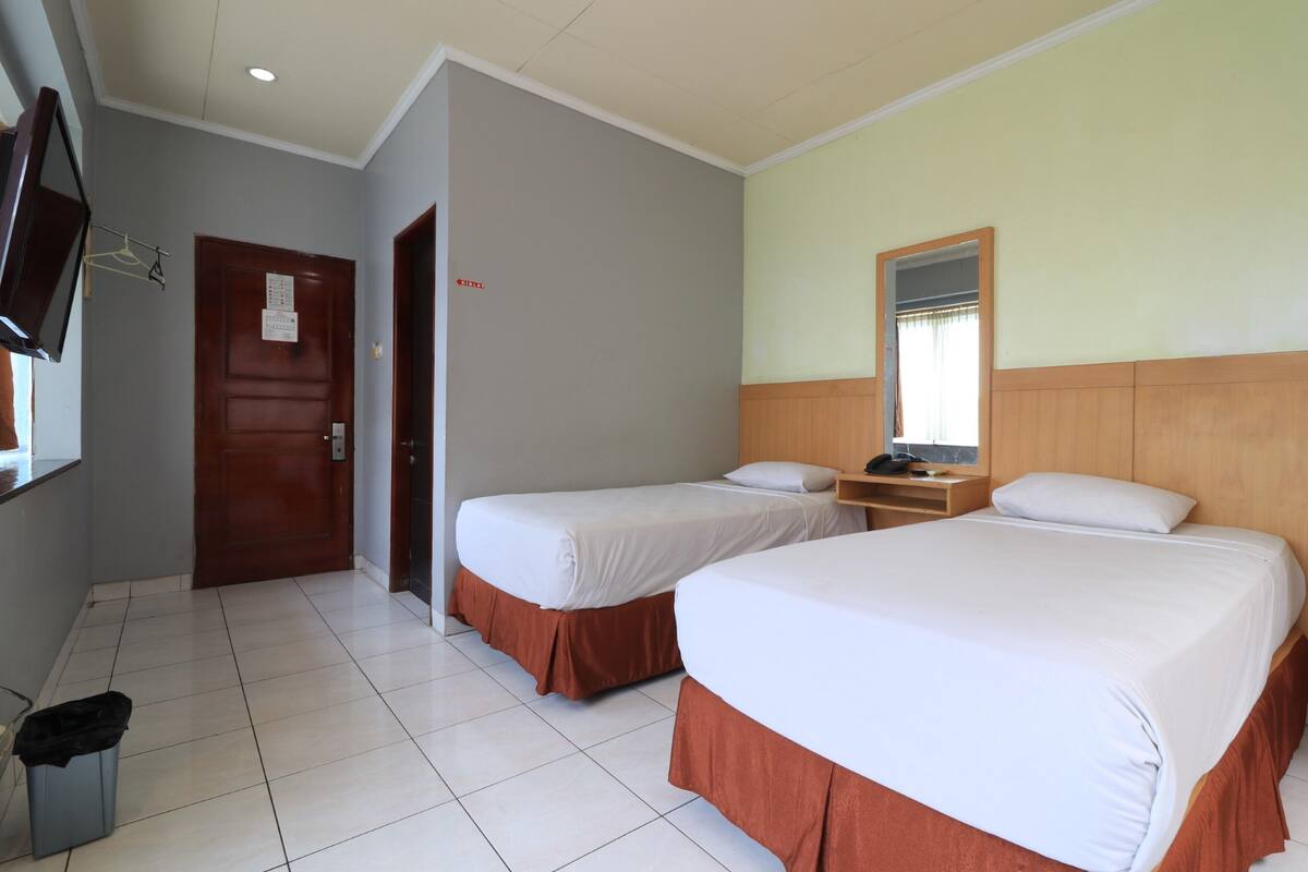 Desk, free WiFi, bed sheets
