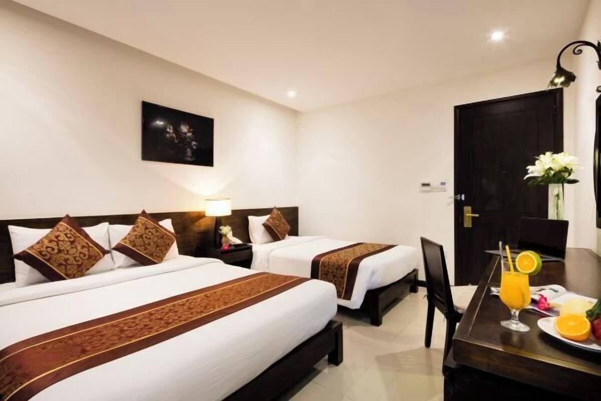 Roupas de cama premium, frigobar, cofres nos quartos, escrivaninha
