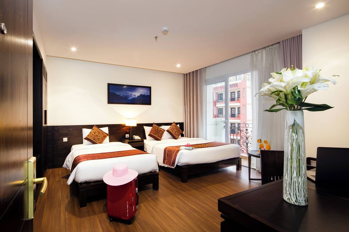 Quarto triplo sênior | Roupas de cama premium, frigobar, cofres nos quartos, escrivaninha