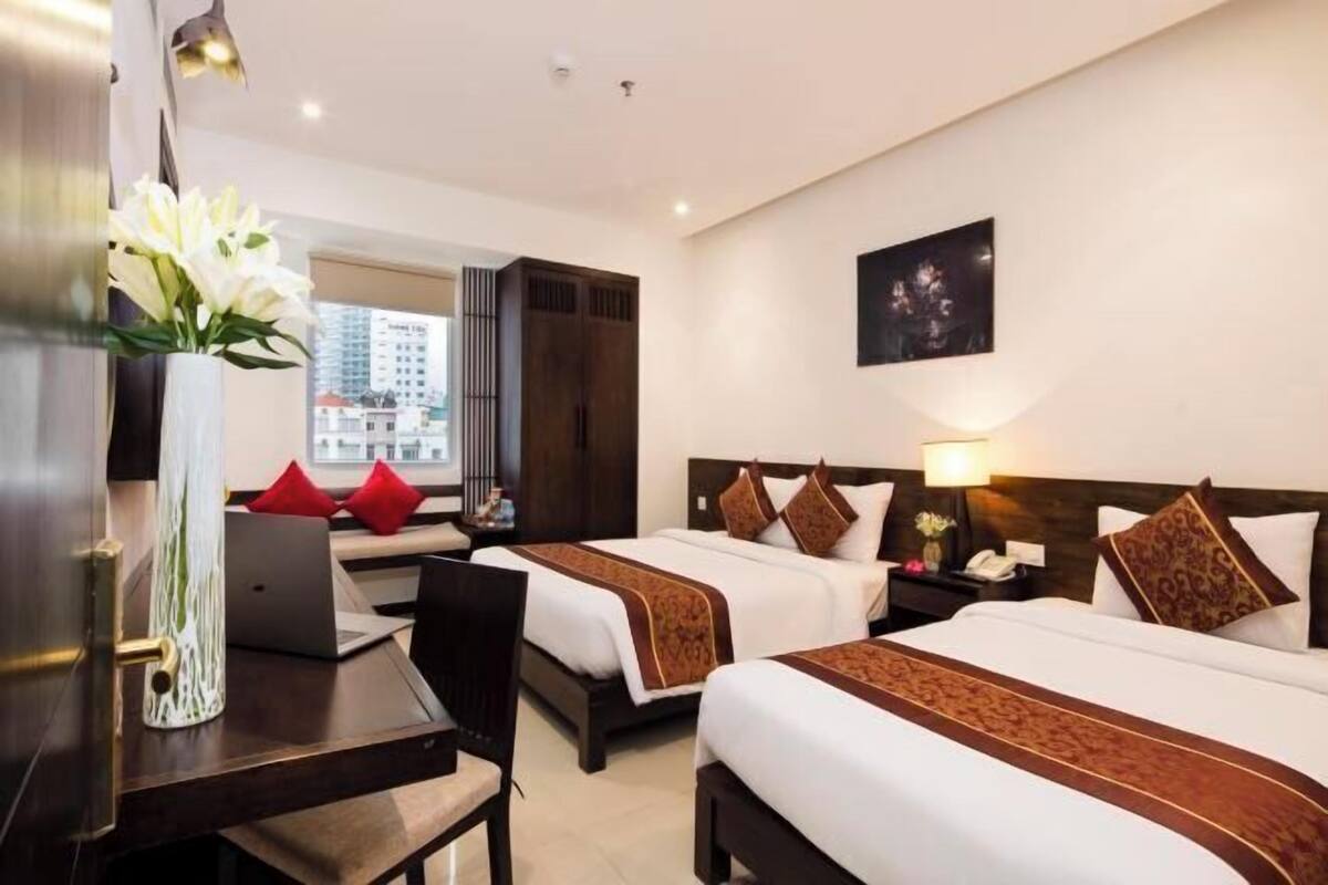 Roupas de cama premium, frigobar, cofres nos quartos, escrivaninha