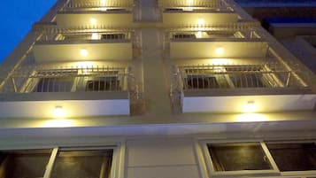 Front of property โ evening/night