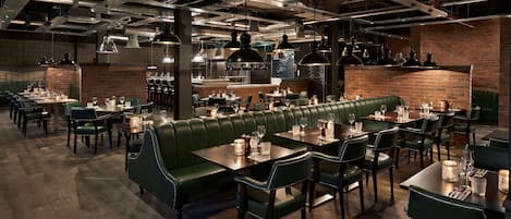 供應早餐、午餐、晚餐;多國菜