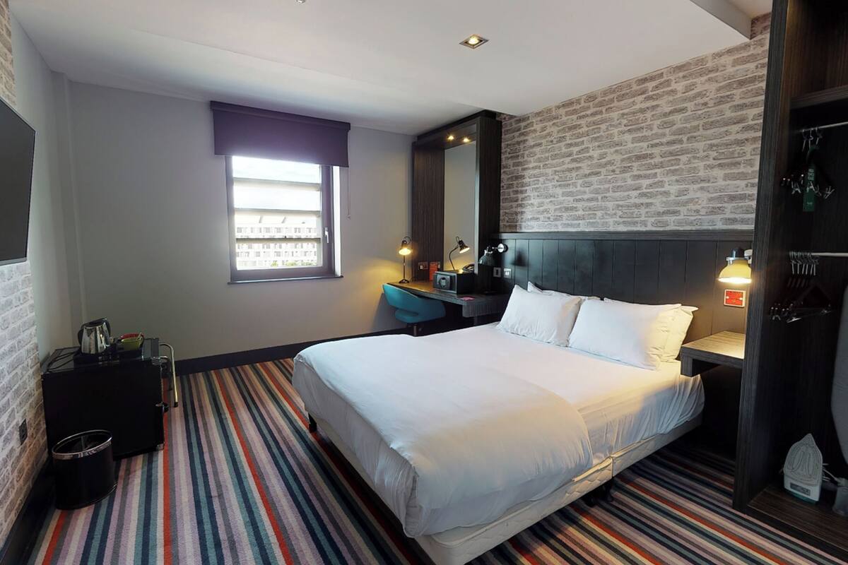 Club Room (PARKING, GYM & POOL ACCESS) | Desk, laptop workspace, blackout drapes, iron/ironing board