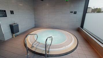 Indoor spa tub