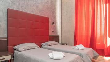 Doppel- oder Zweibettzimmer | Schreibtisch, Verdunkelungsvorhänge, kostenloses WLAN, Bettwäsche