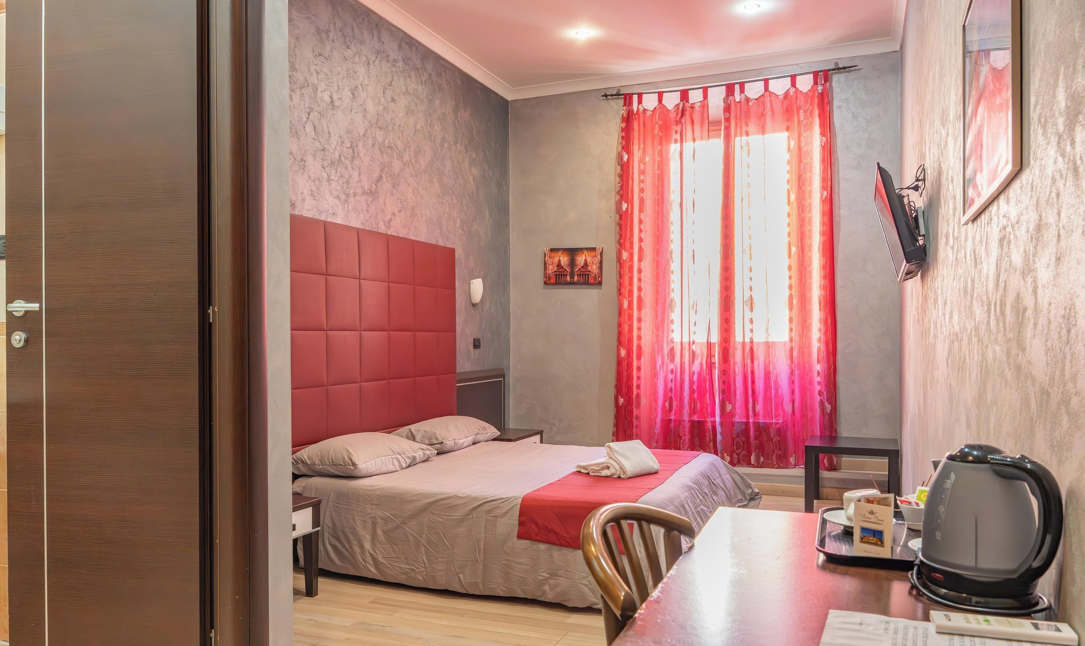 Deluxe Room | Desk, blackout drapes, free WiFi, bed sheets